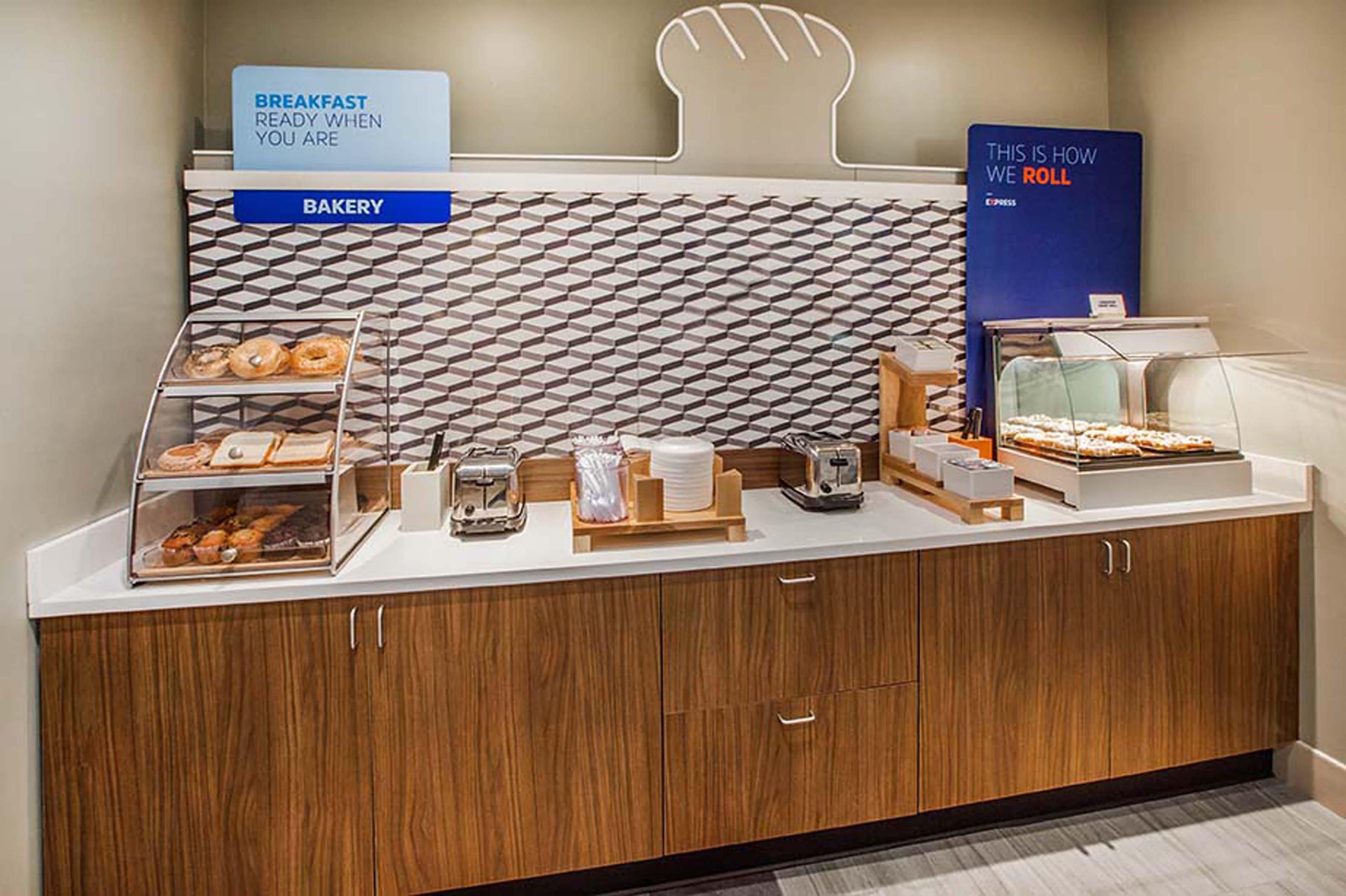 Holiday Inn Express Danville By Ihg Exterior foto