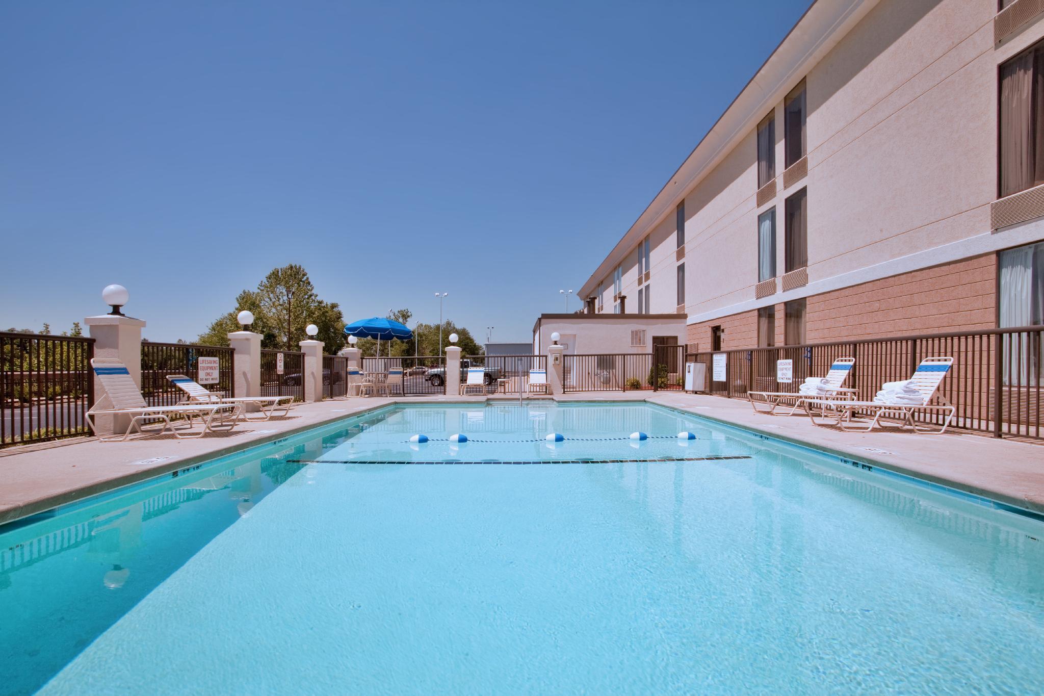Holiday Inn Express Danville By Ihg Exterior foto