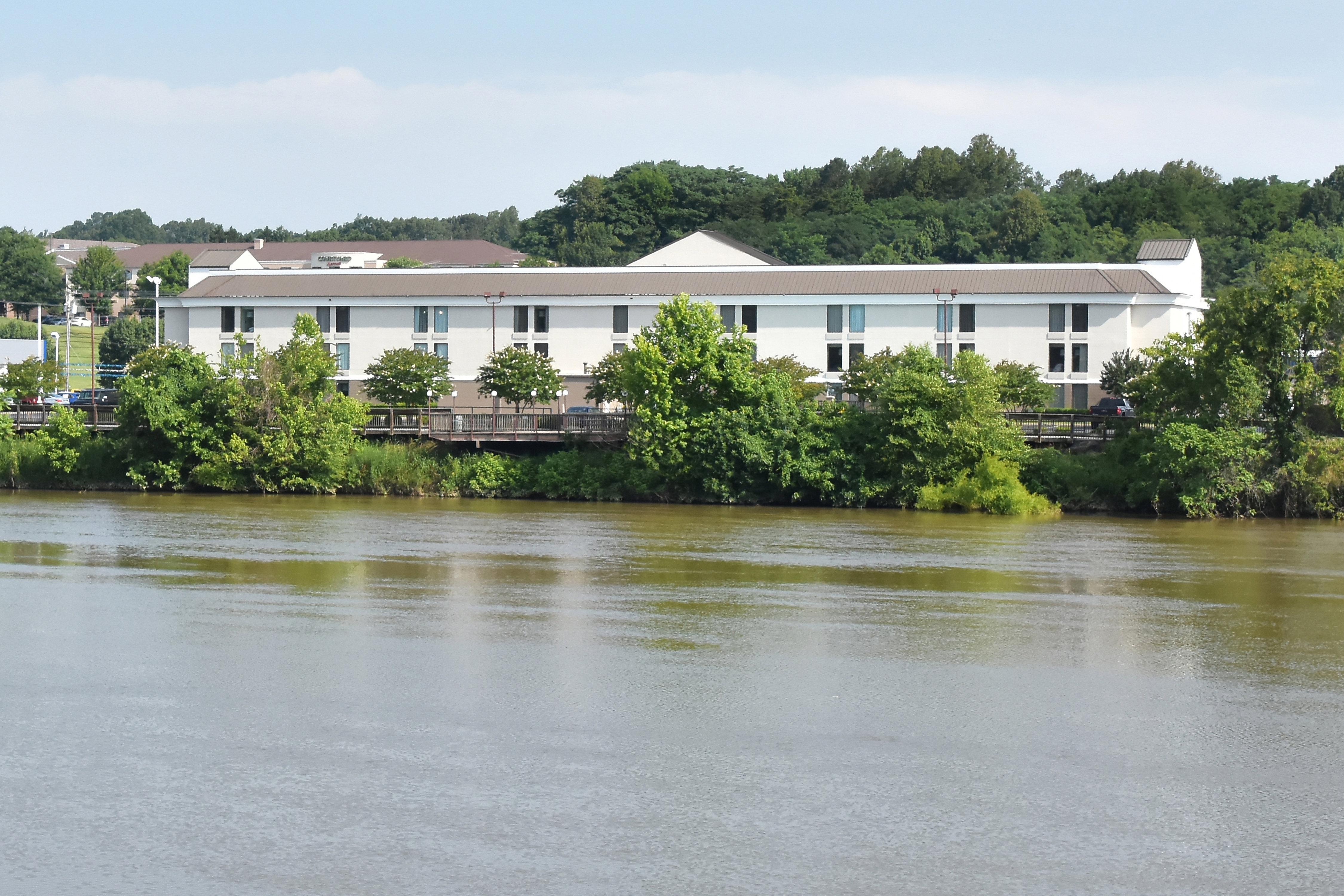 Holiday Inn Express Danville By Ihg Exterior foto